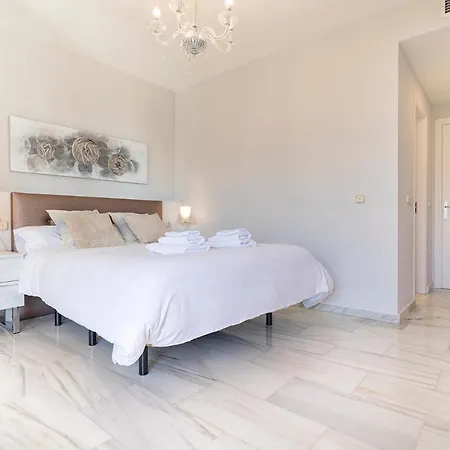 Apartment Front Dona Sofia F